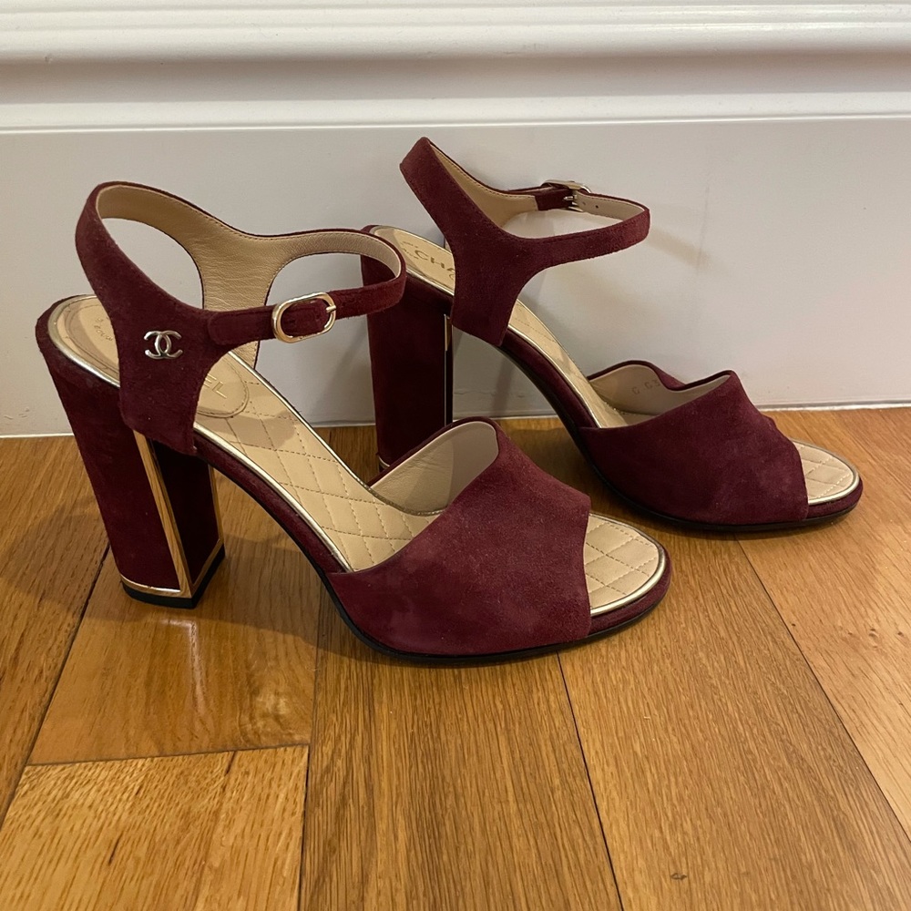 CHANEL BURGUNDY SUEDE HEEL SANDAL SIZE 37.5